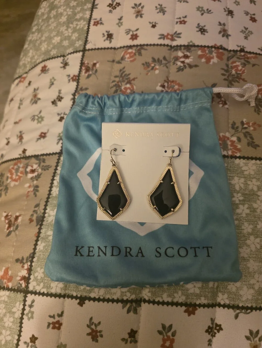 Kendra Scott Blank & Gold Earrings
